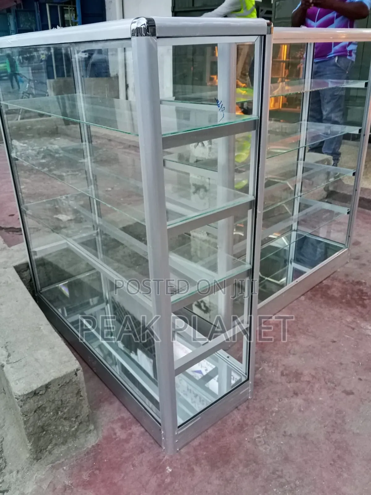 Shop Glass Display Showcase – Elegant Durable