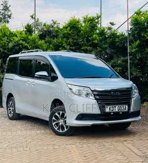 Toyota Noah 2018 Silver