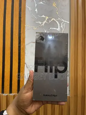 New Samsung Galaxy Z Flip4 128 GB Black
