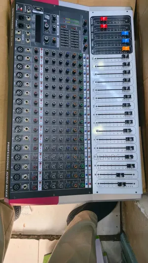 Omax 16 Channel Mixer