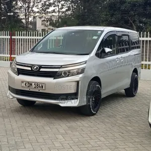 Toyota Voxy 2016 Silver
