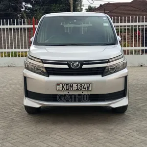 Toyota Voxy 2016 Silver