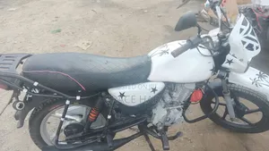 Bajaj Boxer 125 2018 White