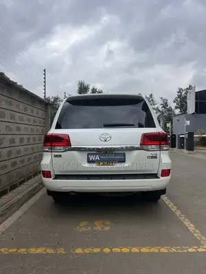 Toyota Land Cruiser 4.6 V8 ZX 2016 White