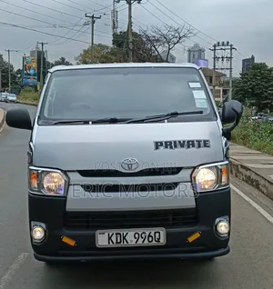 Toyota HiAce 2016 Silver