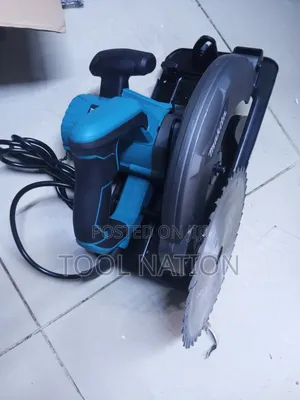Electric Makita Circular Saw