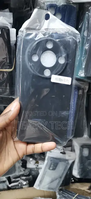 Huawei Mate 60 Pr0 Black Flexible Slim-Fit Silicone Back Case
