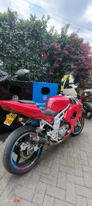 Hyosung GT650R 2012 Red