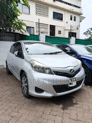 Toyota Vitz 2011 Silver