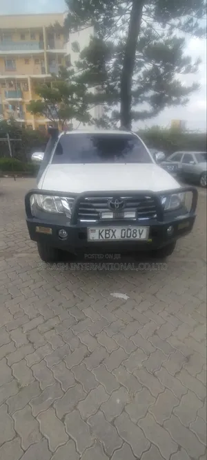 Toyota Hilux 2007 White