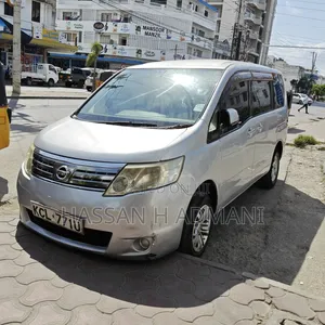 Nissan Serena 2011 Silver