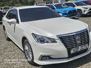 Toyota Crown 2017 White