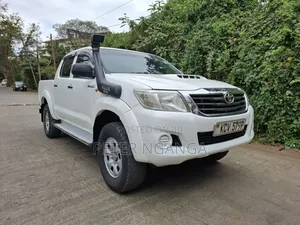Toyota Hilux 2013 Off white