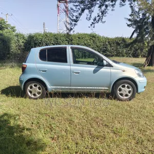 Toyota Vitz 2005 Ivory