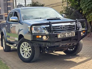 Toyota Hilux 2014 Blue