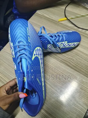 Zoom Air Football Boats
