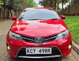 Toyota Auris 2012 Red