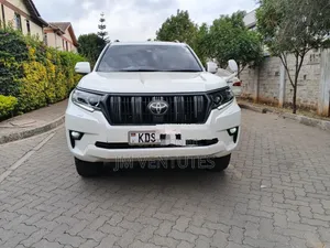 Toyota Land Cruiser Prado 2017 White