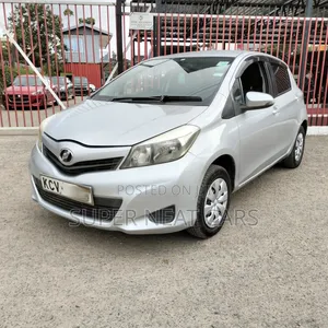 Toyota Vitz 2012 Silver