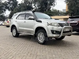 Toyota Fortuner 2012 Silver