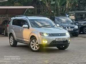 Mitsubishi Outlander 2011 Silver