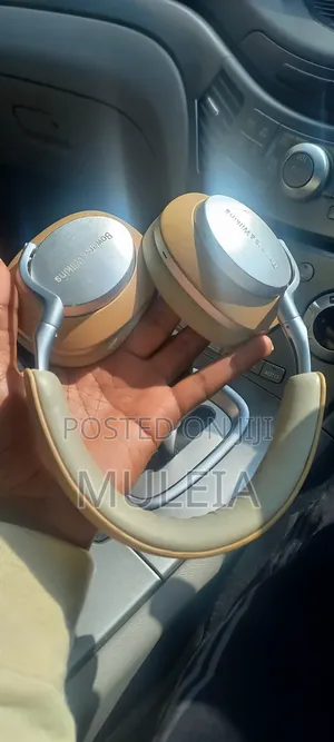 Bowers Wilkins Px8