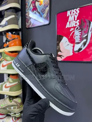 Nike Air Force 1 '07 LV8 Sneakers