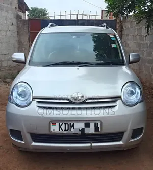 Toyota Sienta 2014 Silver