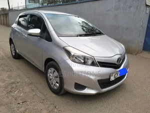 Toyota Vitz 2012 Silver