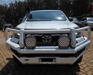 Toyota Hilux 2022 Off white