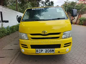 Toyota HiAce 2010 Yellow