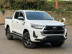 Toyota Hilux 2022 White