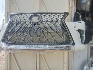 Lexus LX 570 Bumper With Grille