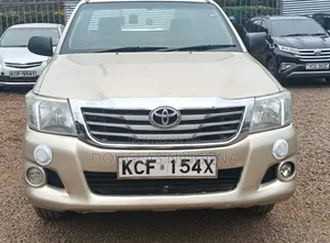 Toyota Hilux 2012 Gold