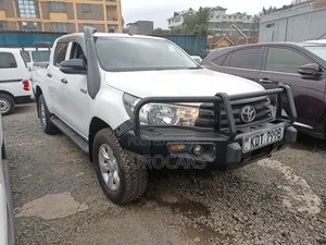 Toyota Hilux 2020 White