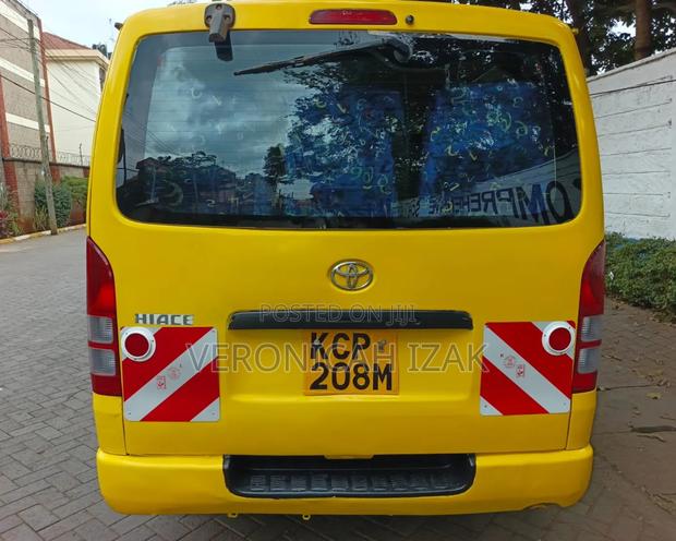 Toyota HiAce 2010 Yellow - thumbnail 2