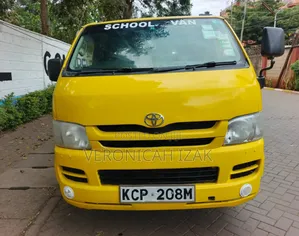 Toyota HiAce 2010 Yellow