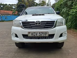 Toyota Hilux 2013 White