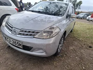 Nissan Tiida 2009 Silver