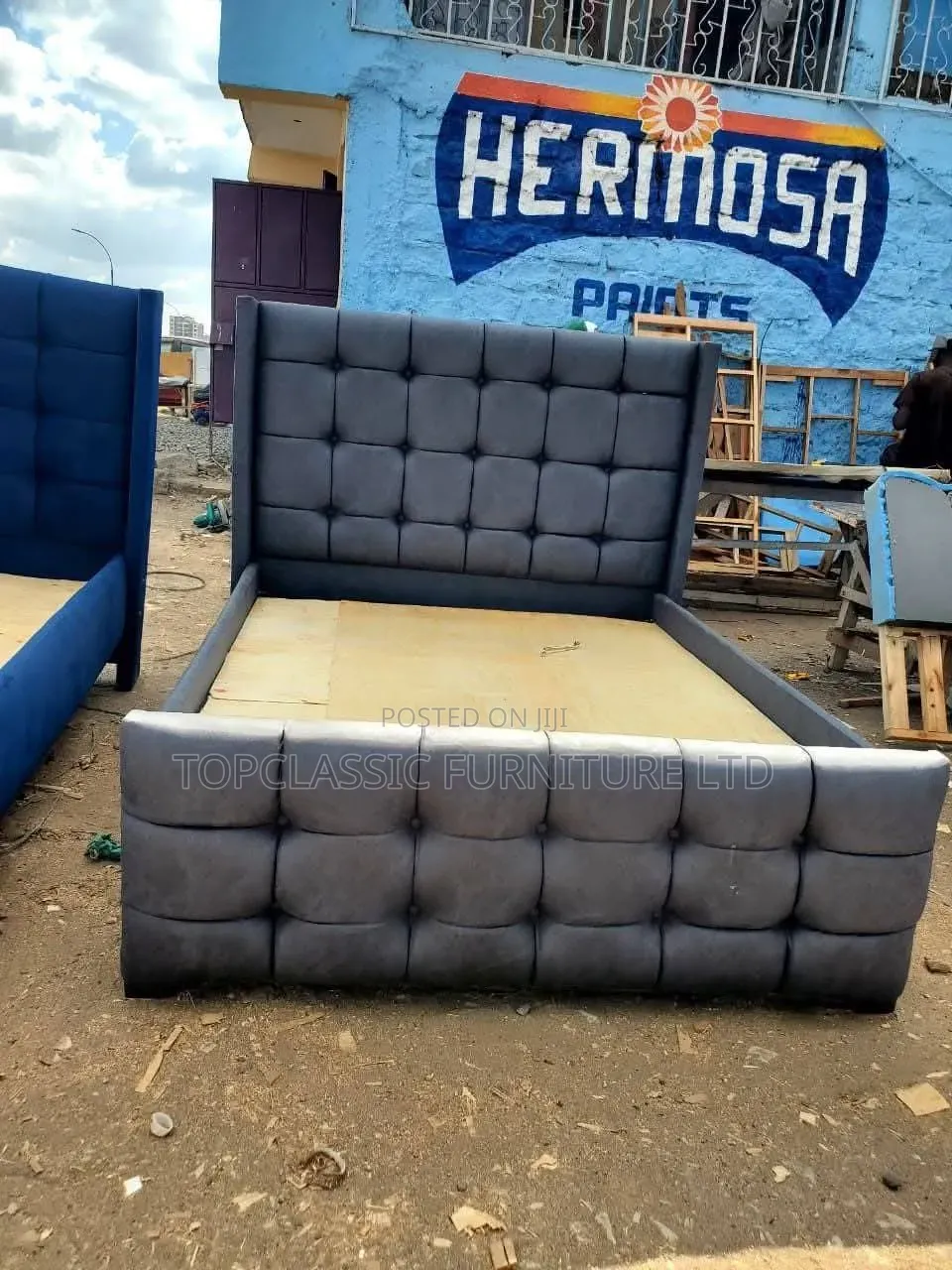 5x6 Black King Size Bed With Square  Pattern