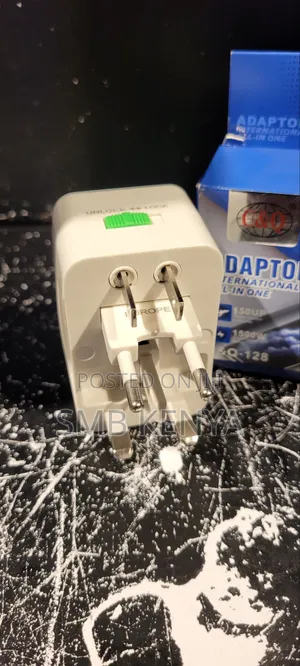 C Q-128 Multi-Country Universal Travel Adapter