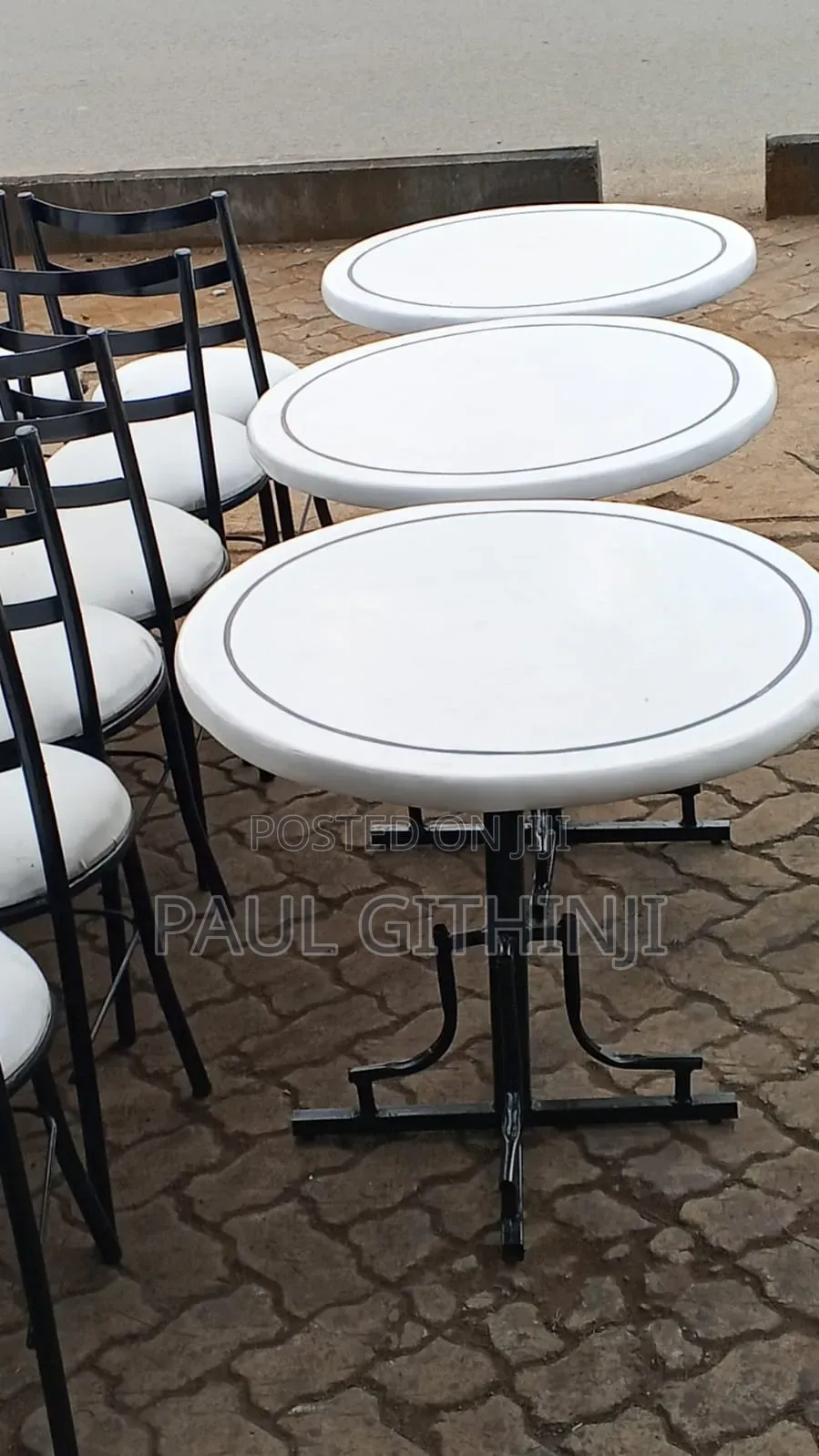 Round Restaurant Tables