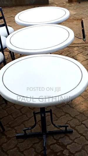 Round Restaurant Tables