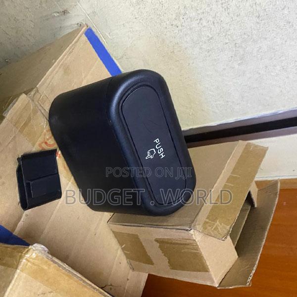 Premium Leakproof Car Garbage Bin With Compact Space-Saving Design - thumbnail 2