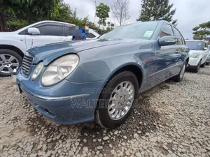 Mercedes-Benz E200 2005 Blue