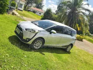 Toyota Sienta 2017 Silver
