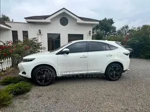 Toyota Harrier 2.0 4WD 2016 White