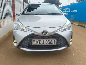 Toyota Vitz 2018 Silver