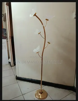 Modern Flower Themed Floor Lamp With Three Heads