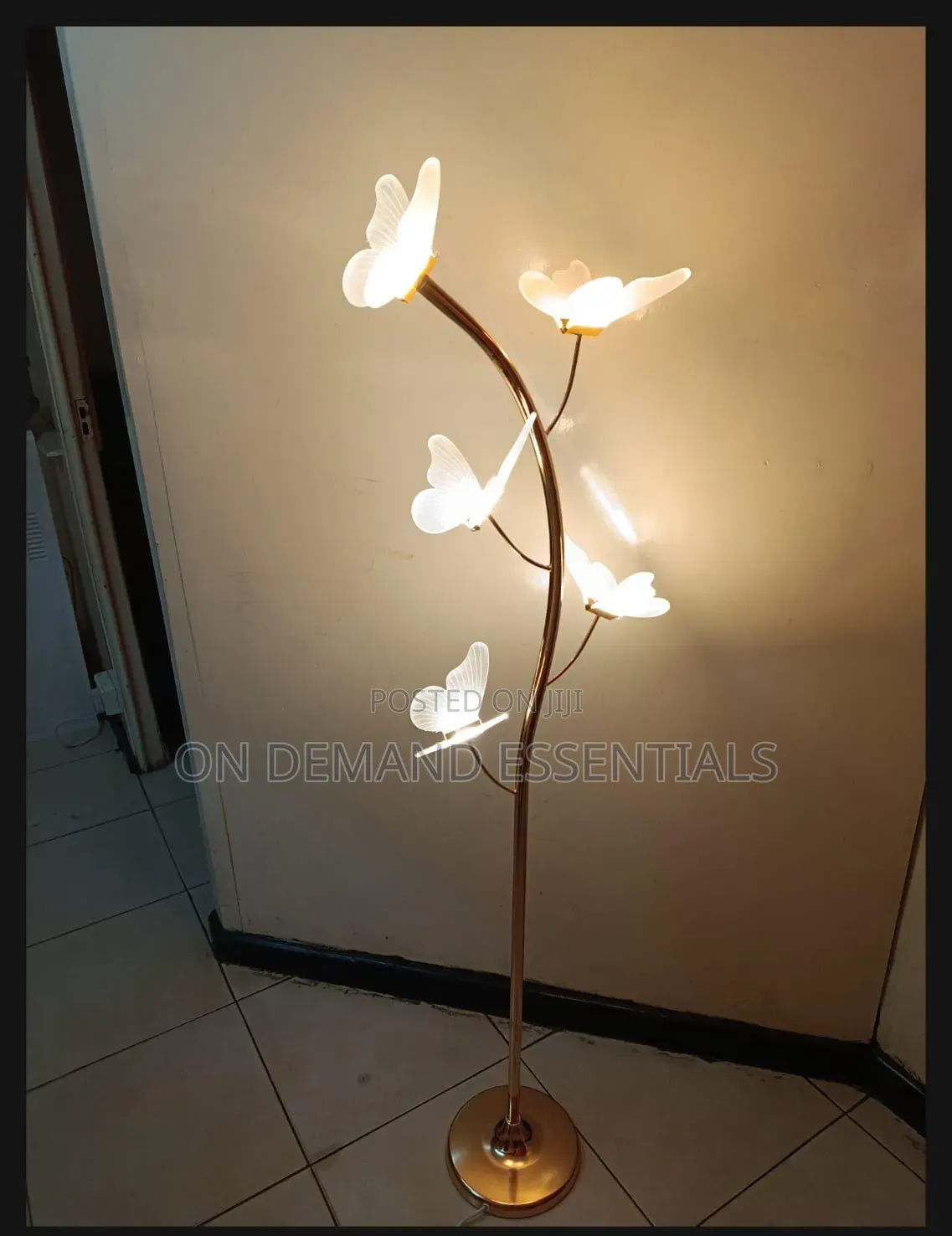 Modern Flower Themed Floor Lamp With Three Heads